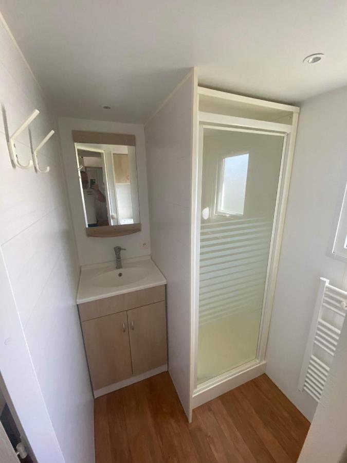 Mobil-Home 4/6 Personnes , Terrasse Couverte ,Piscine Chauffee . Biville-sur-Mer エクステリア 写真